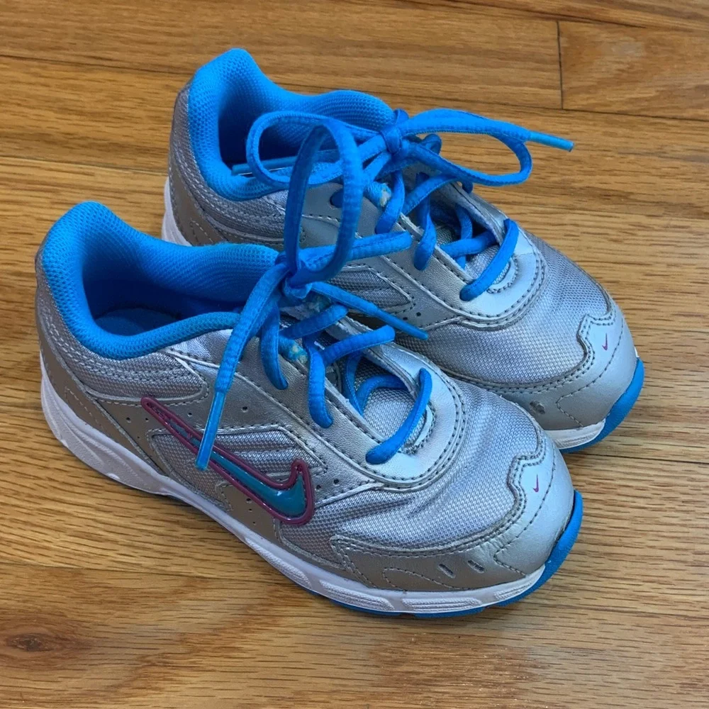 Lot Bundle Toddler Girl Sneakers Puma Nike size 9T